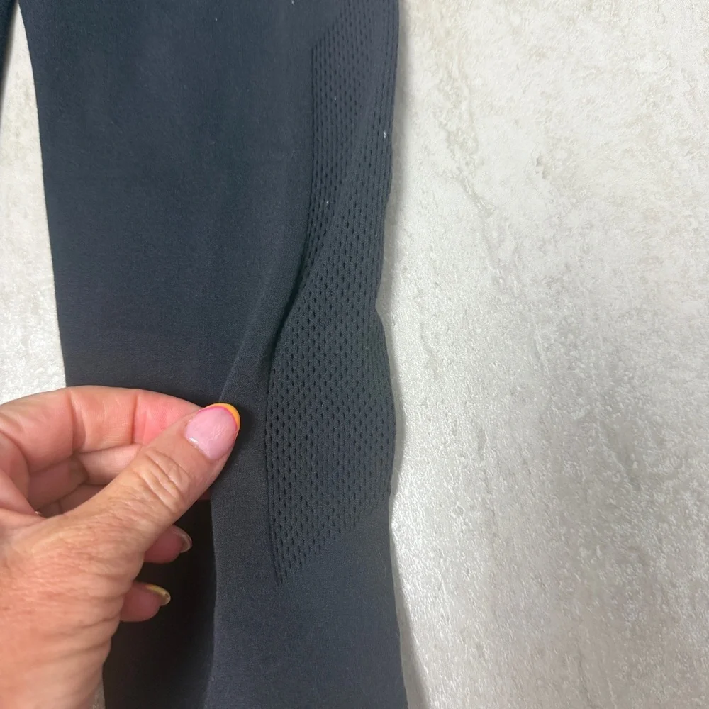 Lululemon Athletica Black crop Leggings Stretchy Performance XS
